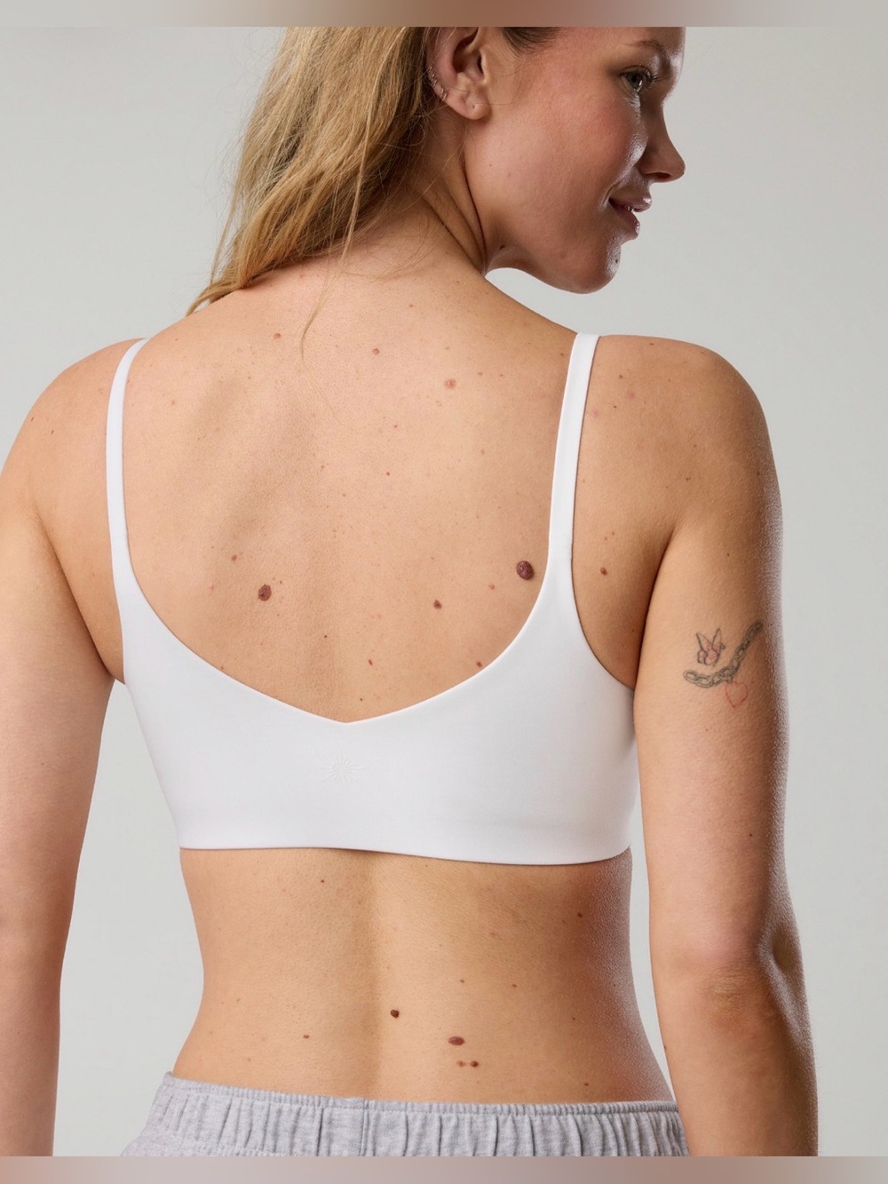 NWT OFFLINE by Aerie Real Me XTRA On-The-Go Double V Sports Bra | White | L - Picture 2 of 5